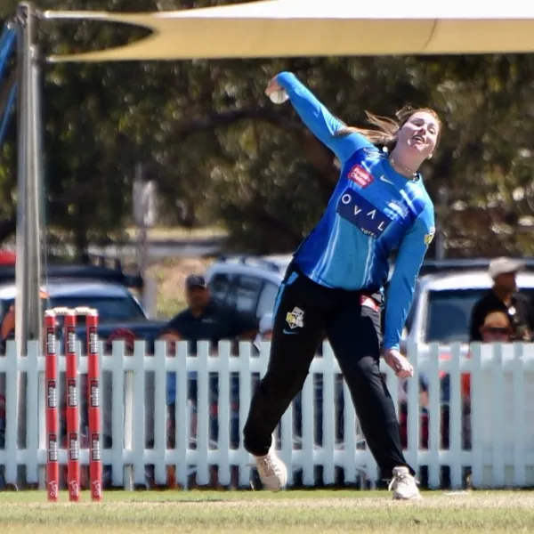 Amanda-Jade Wellington portrait in Adelaide Strikers WBBL match shirt