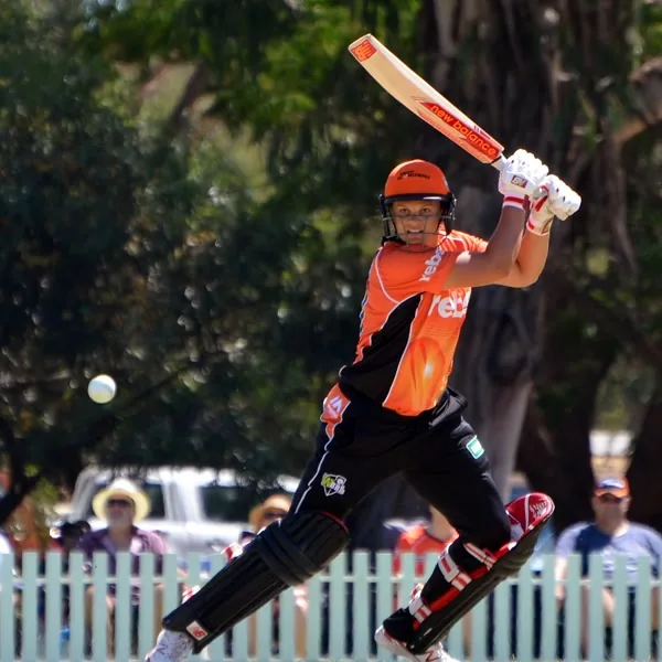Suzie Bates portrait in Perth Scorchers WBBL playing shirt and helmet