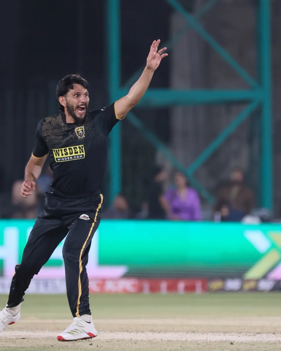 Asif Mehmood portrait in Official Hyderabad Kingsmen HBL PSL 11 playing shirt