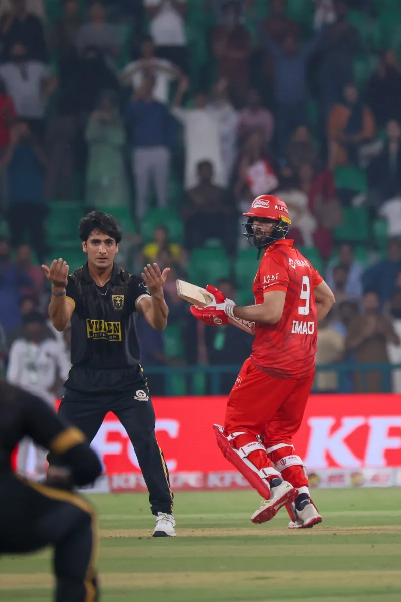 Imad Wasim portrait in Official Islamabad United HBL PSL 11 playing shirt