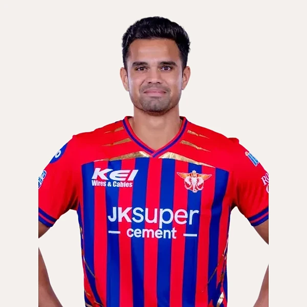 Arjun Tendulkar portrait in Official Lucknow Super Giants squad shirt