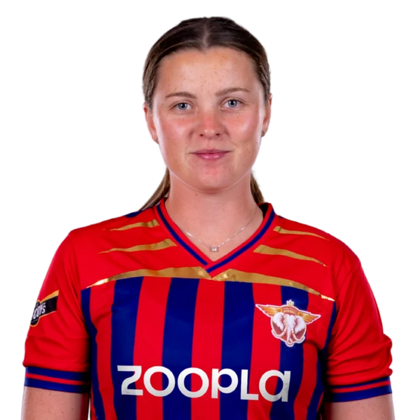 Grace Ballinger portrait in Official Manchester Super Giants 2026 squad shirt