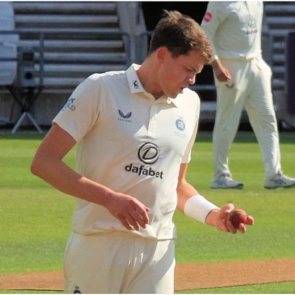 Henry Brookes portrait in Warwickshire County Championship playing shirt