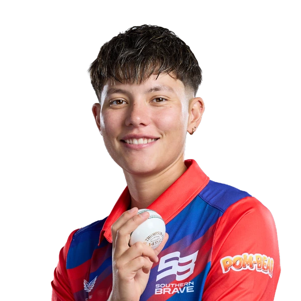 Issy Wong portrait in Official Southern Brave 2026 squad shirt
