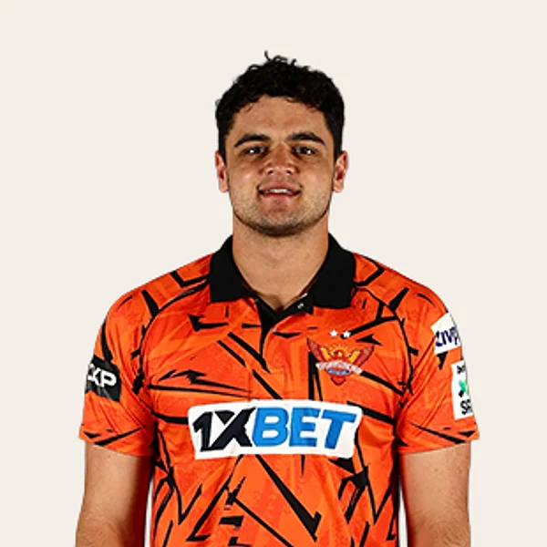 JP King portrait in Official Sunrisers Eastern Cape squad shirt