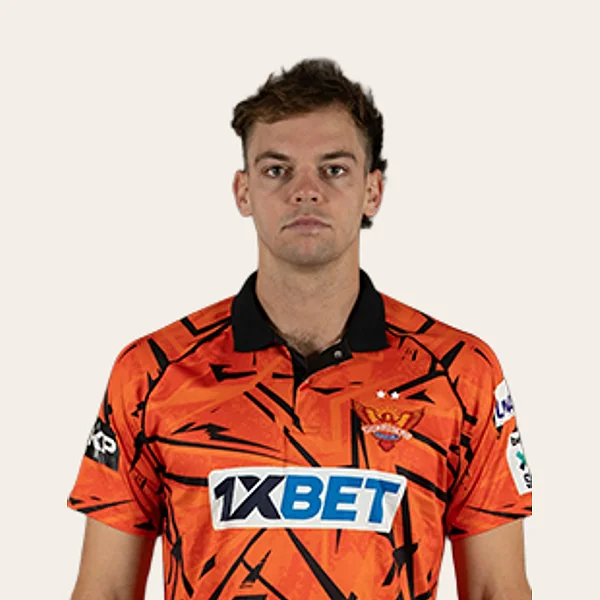 Tristan Stubbs portrait in Official Sunrisers Eastern Cape squad shirt