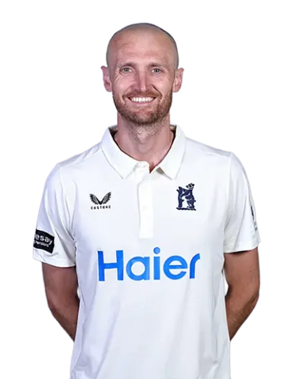 Olly Hannon-Dalby portrait in Official Warwickshire men's squad shirt